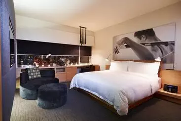 Le Germain Hotel Maple Leaf Square