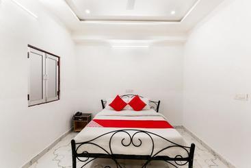 Hotel Oyo 77964 Dhanlaxmi Restaurant & Guest House
