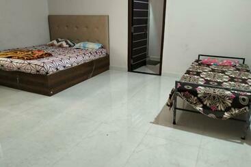 بنسيون The White Sand Guest House