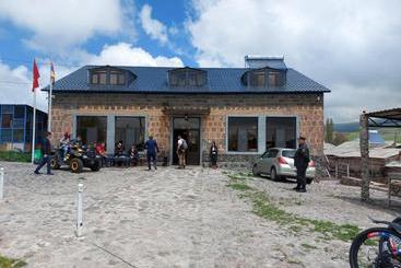 Albergue Black Castle Red Valley Hotel And Restaurant