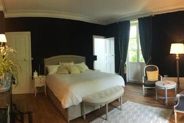 민박 Château De Corcelle Chambres Et Table D Hôtes