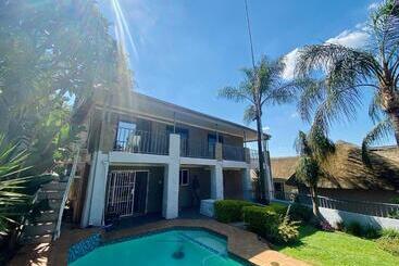 Pensiune Nandi S Guesthouse 1