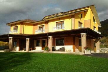 Bed and Breakfast La Villa Guest House