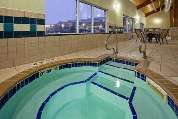 בית מלון כפרי Holiday Inn Express & Suites Aberdeen, An Ihg