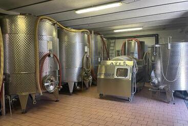 فندق Agriturismo Finestre Di Langa