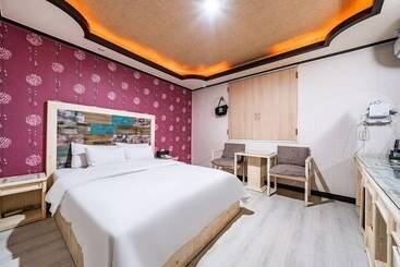 هتل Gongju White Castle