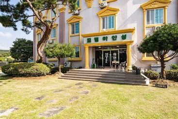 هتل Gongju White Castle