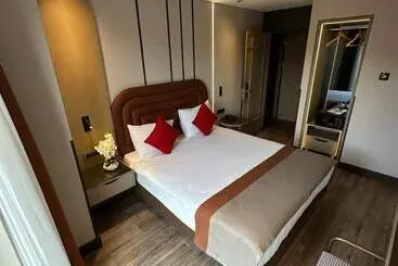 Edition Old City Hotel