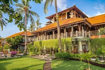 Отель Nugraha Lovina Seaview Resort & Spa