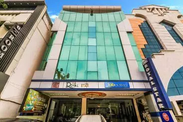 هتل Fab Royal Star