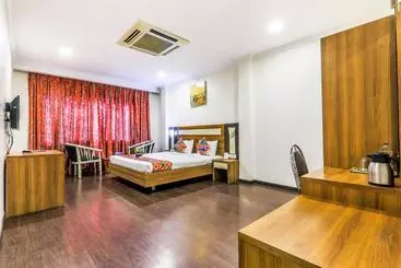 בית מלון כפרי Fab Royal Star