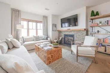 בית מלון כפרי The Lodge At Mountaineer Square