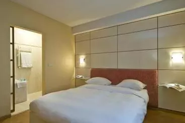 B Aparthotels Louise