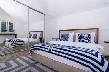 Seafront Luxury Apartments Fun