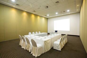 Otel Holiday Inn Express Mérida, An Ihg