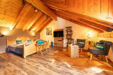 Majatalo Desiree`s Dahuim