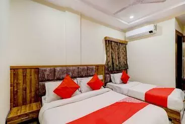Hotel Oyo 82085  Signature