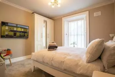 The Canalside B&b At The Auld Shebeen Bar