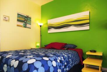 Banana Bungalow West Hollywood Hotel & Hostel