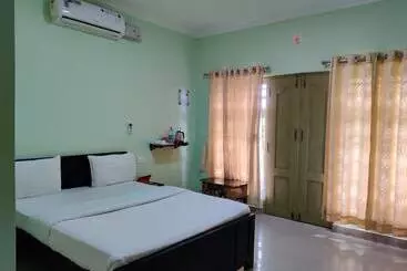 Hotel Woodrose Resort