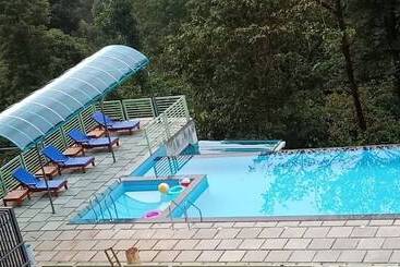 Hotel Woodrose Resort