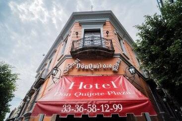 בית מלון כפרי Don Quijote Plaza  Guadalajara Centro Historico