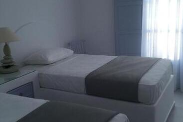 Отель Maison Des Lys  Luxury Suites