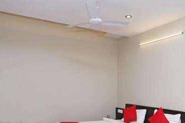 هتل Treebo Park Inn Resort