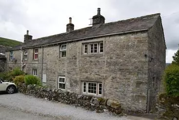 Hotelli Sweetbriar Cottage Bed & Breakfast And Camping