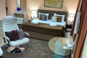 پانسیون Venis House