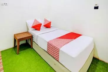Hotel Oyo 90725 Zeevanna Guest House Syariah