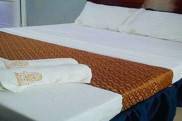 Reddoorz Plus @ Taj Hotel Tuguegarao