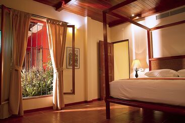 Estrada Hotel & Bistro