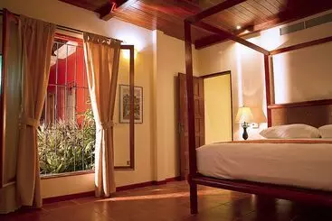 Estrada Hotel & Bistro