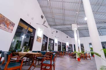 Hotel Chimur Tiger Resort At Tadoba