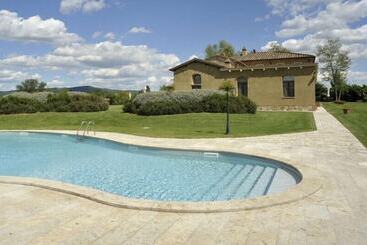 קוטג'' Agriturismo La Lodola