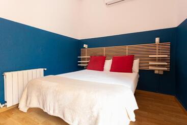 هاستل Mambo Tango