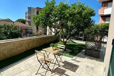 ベッドアンドブレックファースト Floridida Rooms & Breakfast