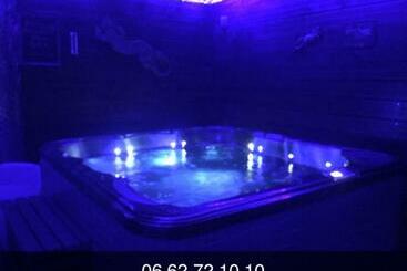 ベッドアンドブレックファースト Jacuzzi Privé Chambre Et Table D Hotes