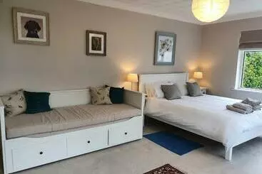 Bed & Breakfast Five Ferns House