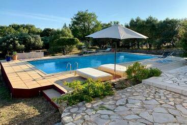 Pensió L Oliveraie Lorguaise