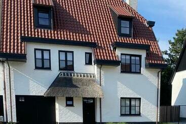 تختخواب و صبحانه Les Cigognes