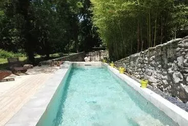 Aamiaismajoitus (B&B) Moulin Bas, Prés De La Rivière