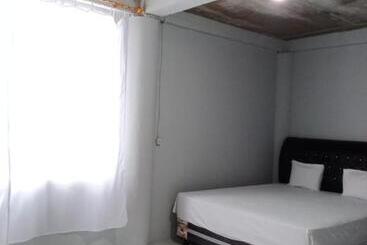 Пансион Yohanes Guest House Sorake Surf Nias