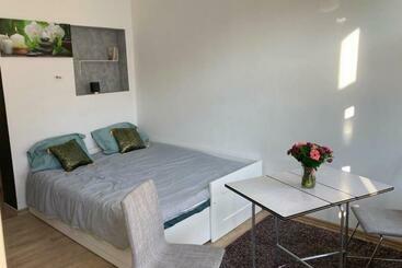 Superbe Studio Au 1er étage, Proche De La Gare Du Midi - Anderlecht