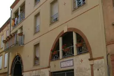 هاستل La Petite Auberge De Saint Sernin