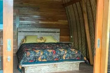 تختخواب و صبحانه Griya Tambek Villa