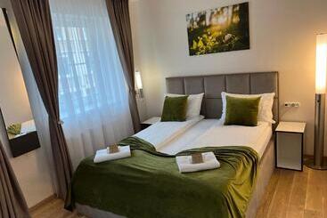 1912 Bed & Breakfast