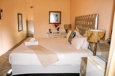 פנסיון Seaview Executive Guest House