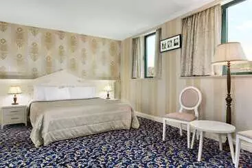 هتل Ramada By Wyndham Baku